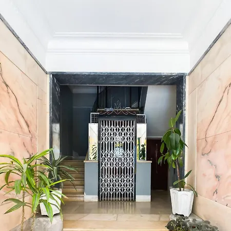 Апартаменты Downtown Stylish